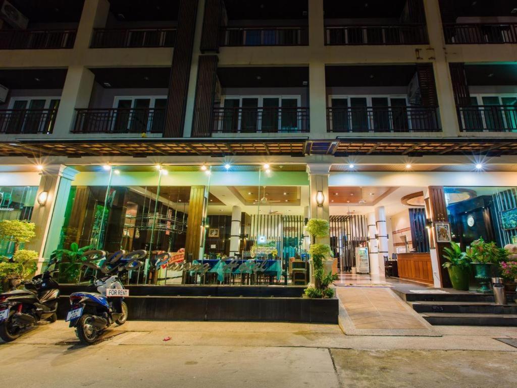 Hotel Azure Bangla Phuket Patong Exterior foto