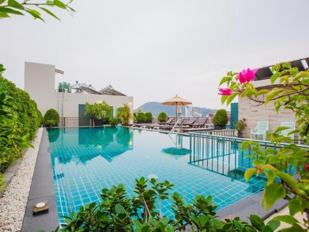 Hotel Azure Bangla Phuket Patong Exterior foto