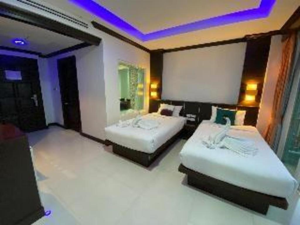 Hotel Azure Bangla Phuket Patong Exterior foto